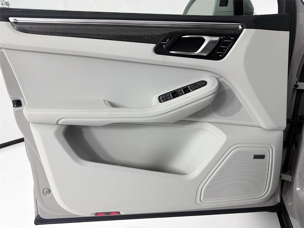 new 2025 Porsche Macan car