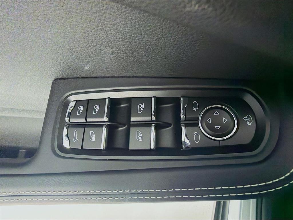 used 2025 Porsche Macan car