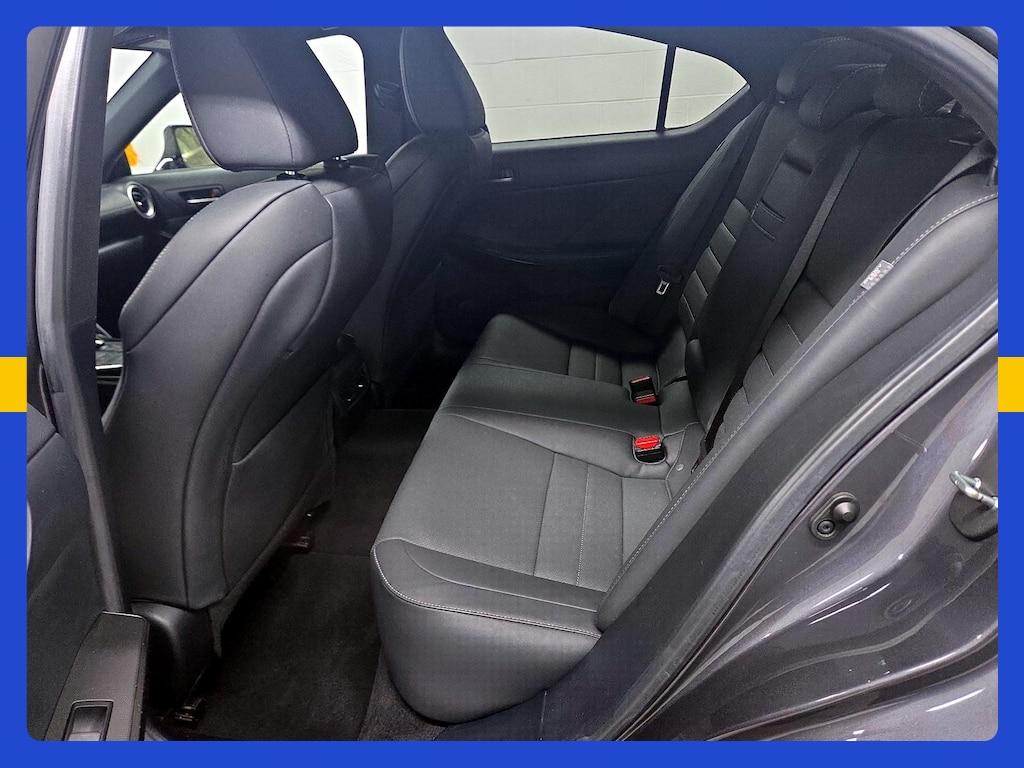 Lexus IS view 26