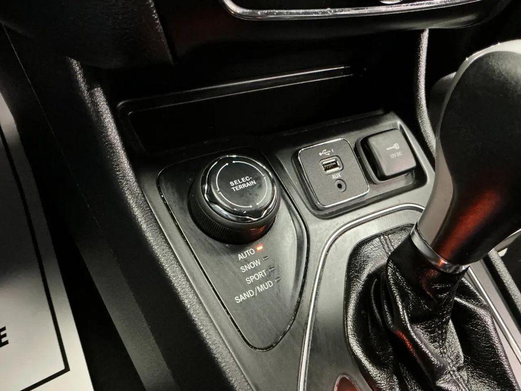 used 2019 Jeep Cherokee car, priced at $10,995