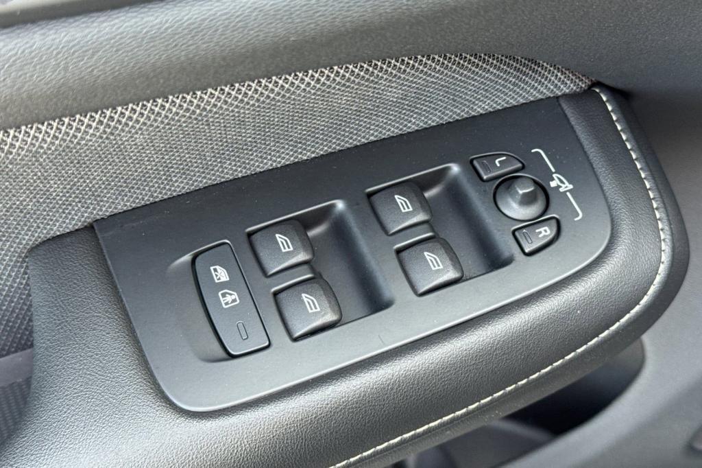 used 2024 Volvo S60 car, priced at $30,998