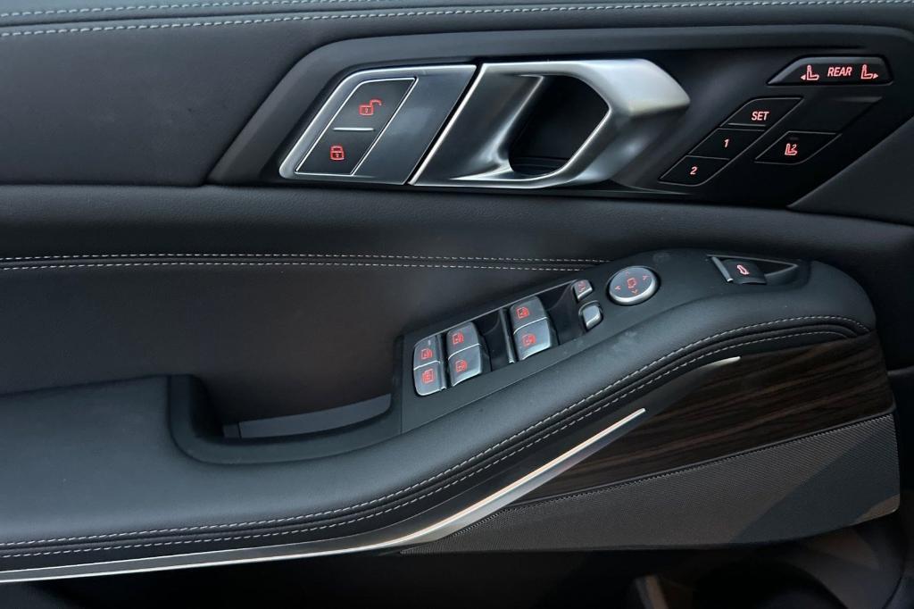 new 2026 BMW X7 car, priced at $92,540