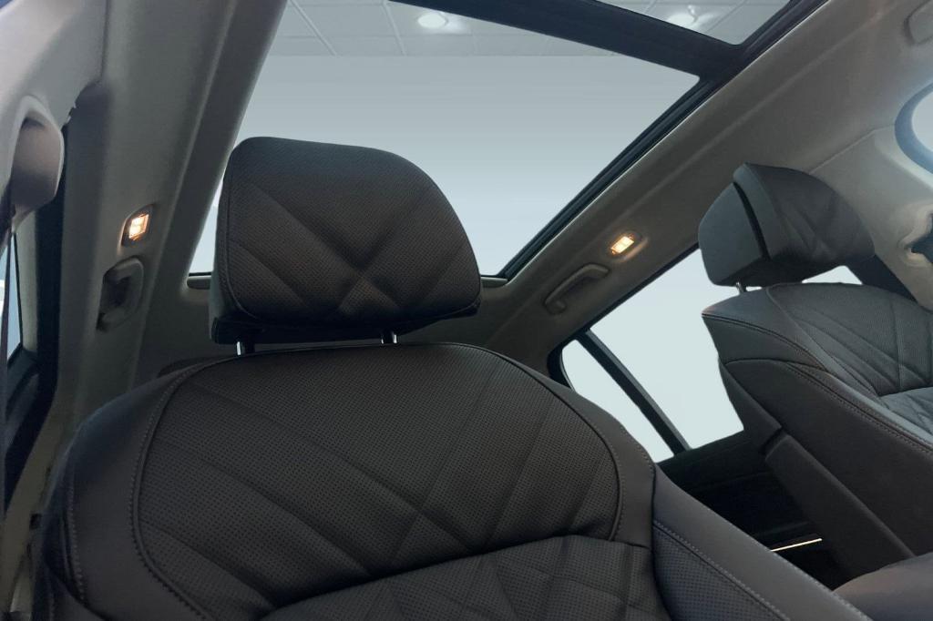 new 2026 BMW X7 car, priced at $92,540