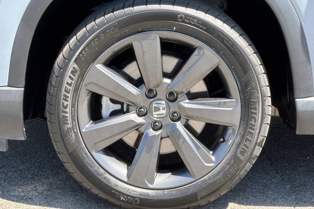 used 2025 Honda Pilot car, priced at $39,084