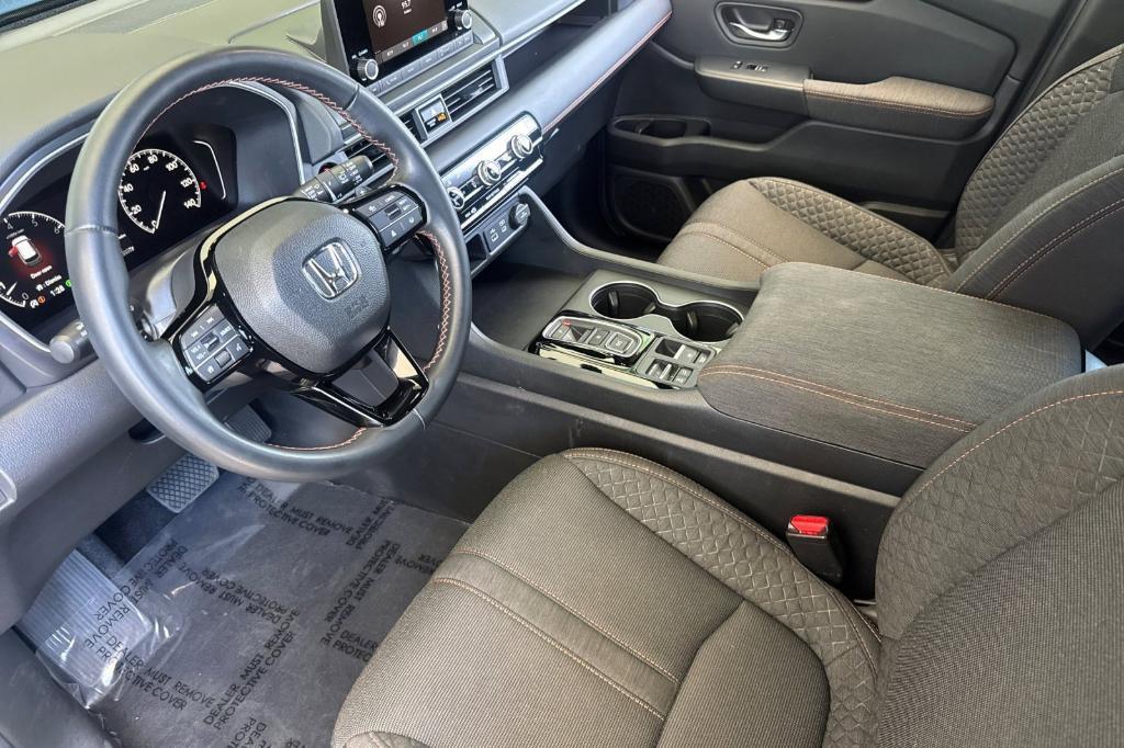 used 2025 Honda Pilot car, priced at $39,084