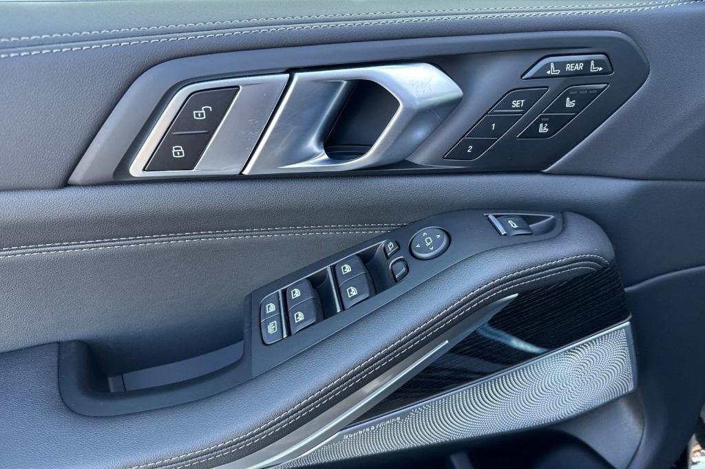 new 2026 BMW X7 car, priced at $106,060