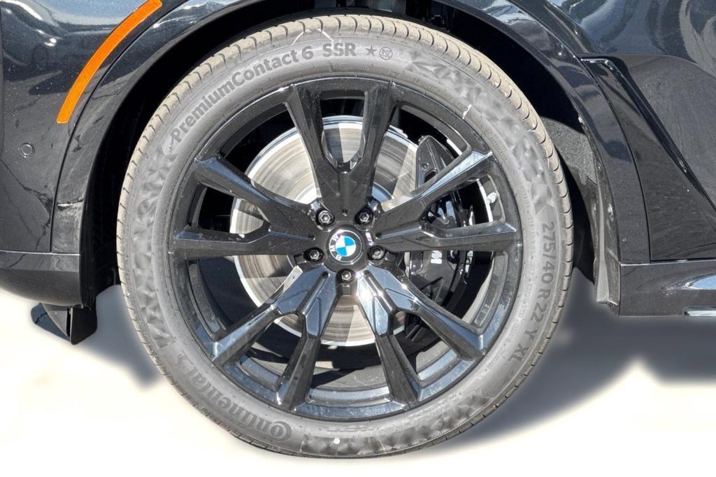 new 2026 BMW X7 car, priced at $106,060