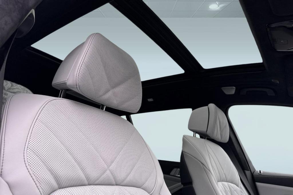 new 2026 BMW X7 car, priced at $106,710