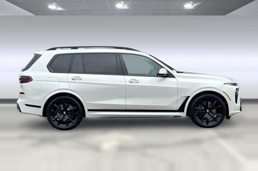 new 2026 BMW X7 car, priced at $106,710