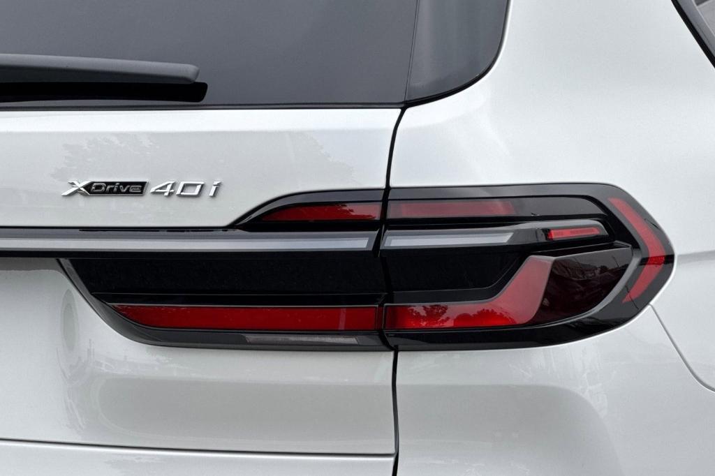 new 2026 BMW X7 car, priced at $106,710