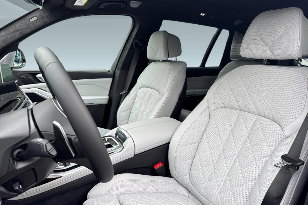 new 2026 BMW X7 car, priced at $106,710