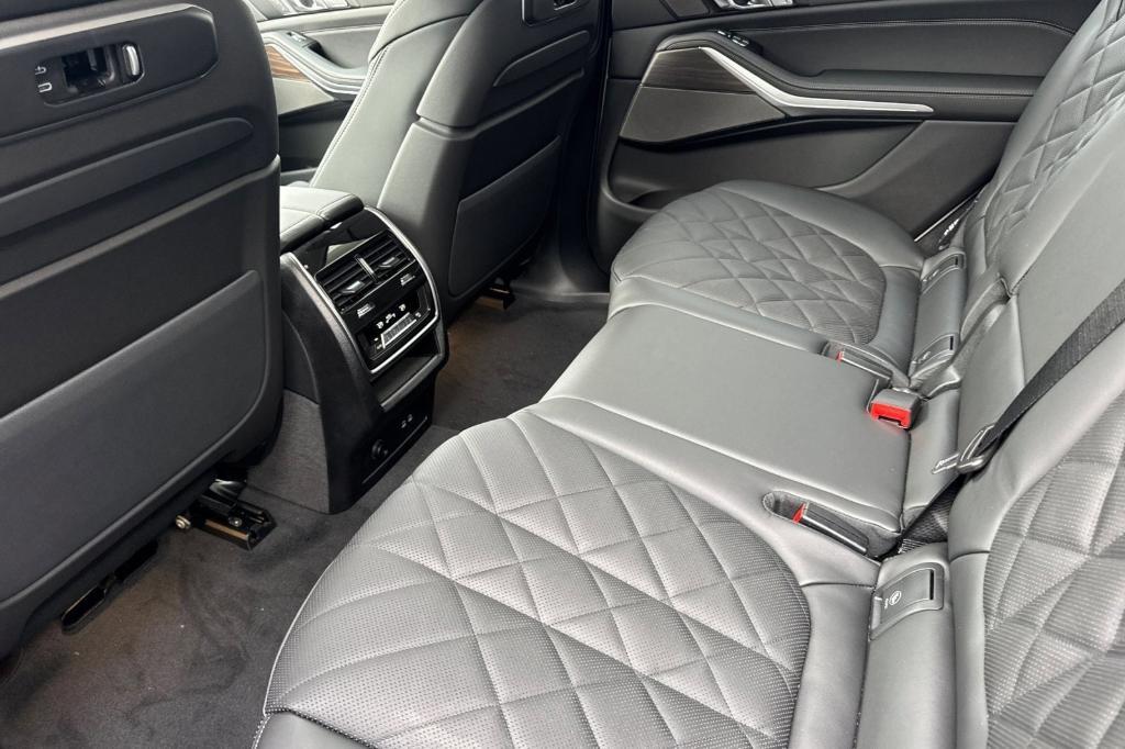 new 2026 BMW X7 car, priced at $92,540