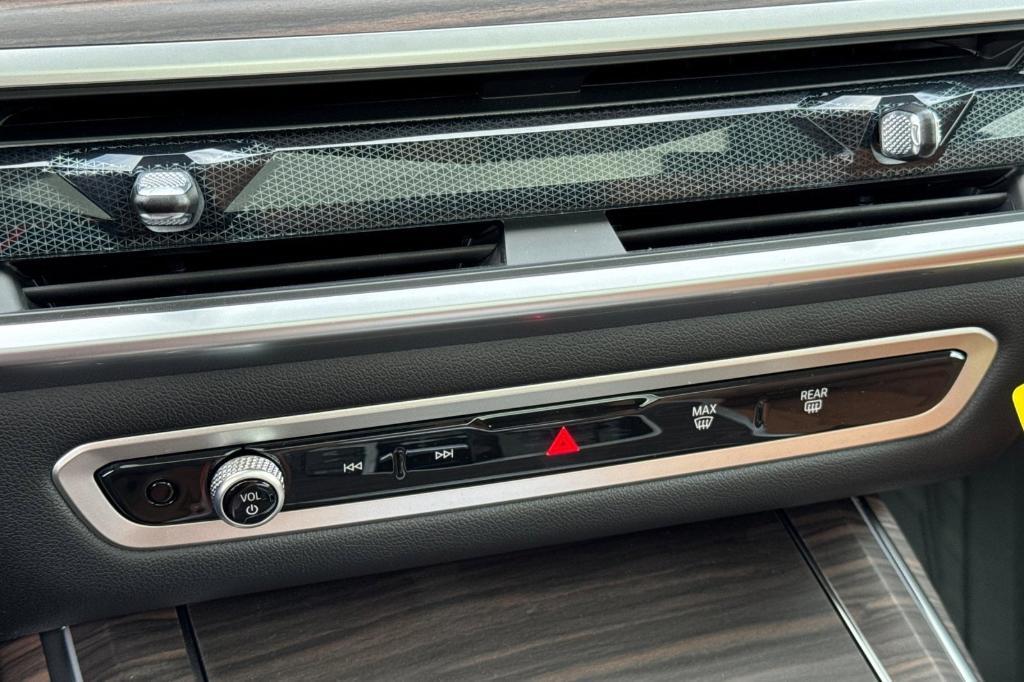 new 2026 BMW X7 car, priced at $93,890