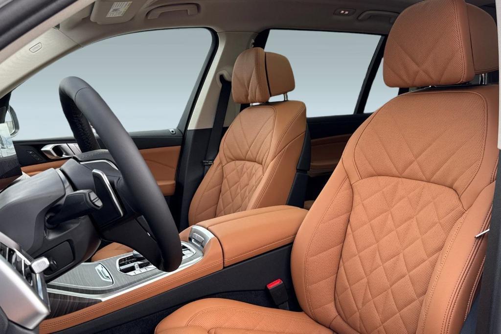 new 2026 BMW X7 car, priced at $93,890