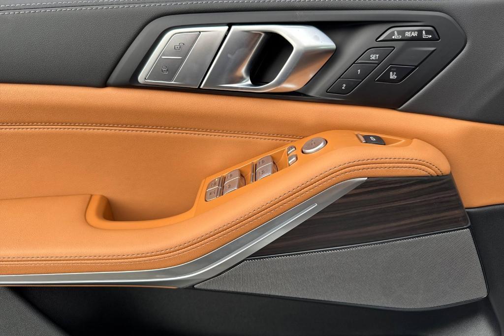 new 2026 BMW X7 car, priced at $93,890