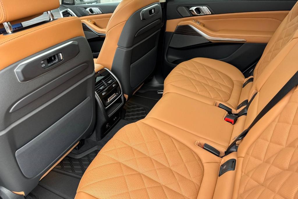 new 2026 BMW X7 car, priced at $93,890