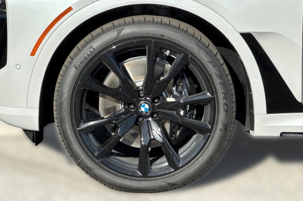 new 2026 BMW X7 car, priced at $106,710