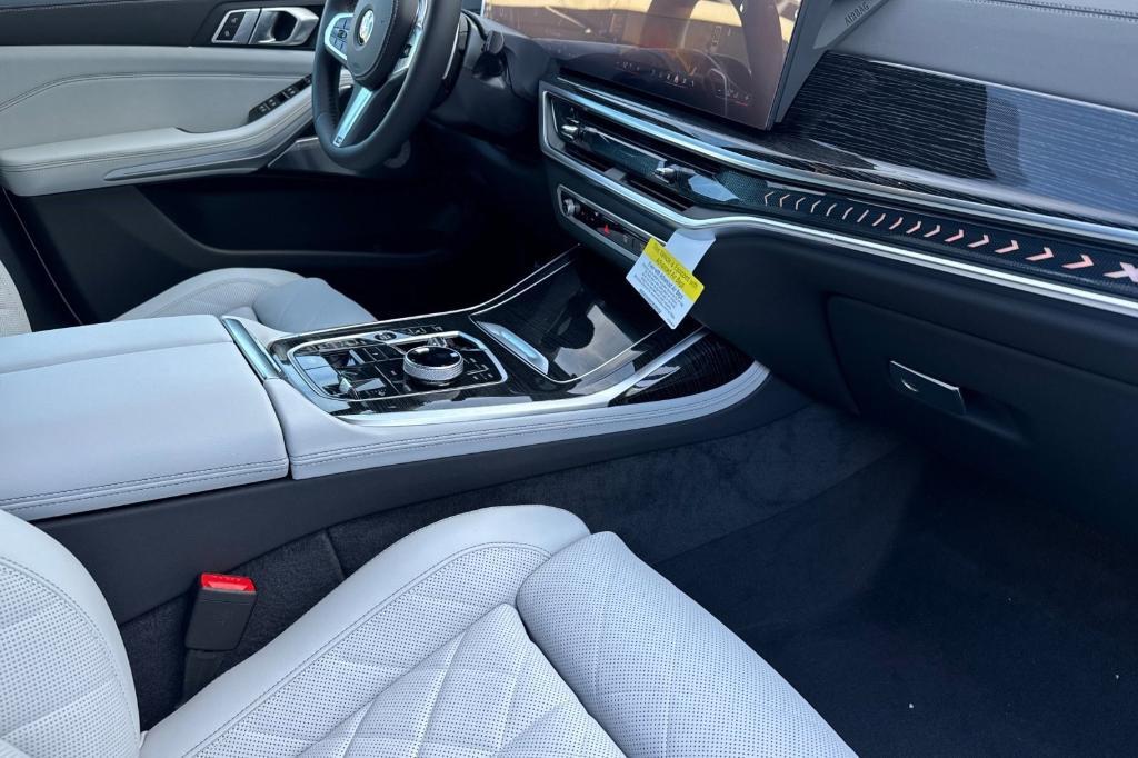 new 2026 BMW X7 car, priced at $106,710