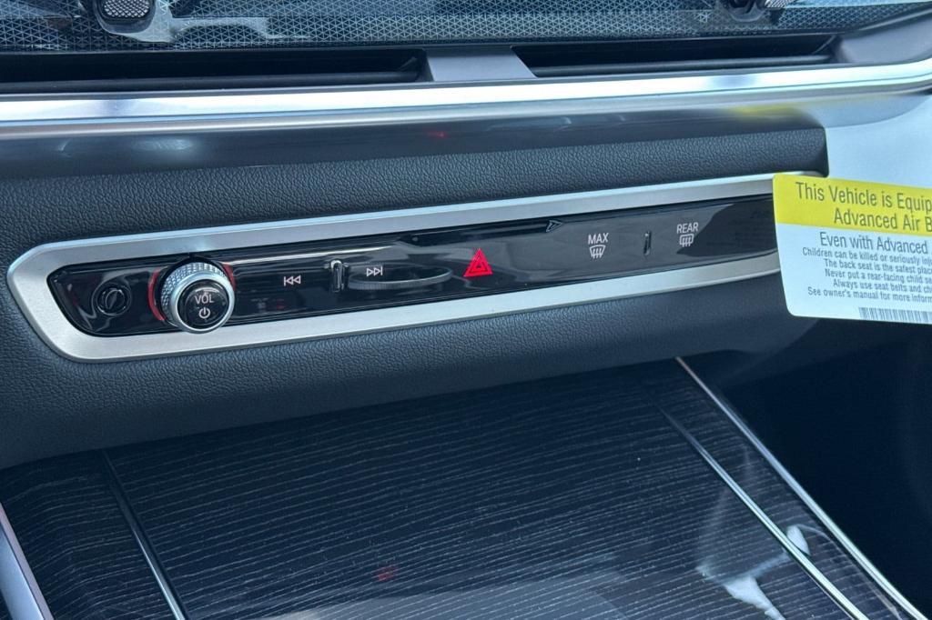 new 2026 BMW X7 car, priced at $106,710