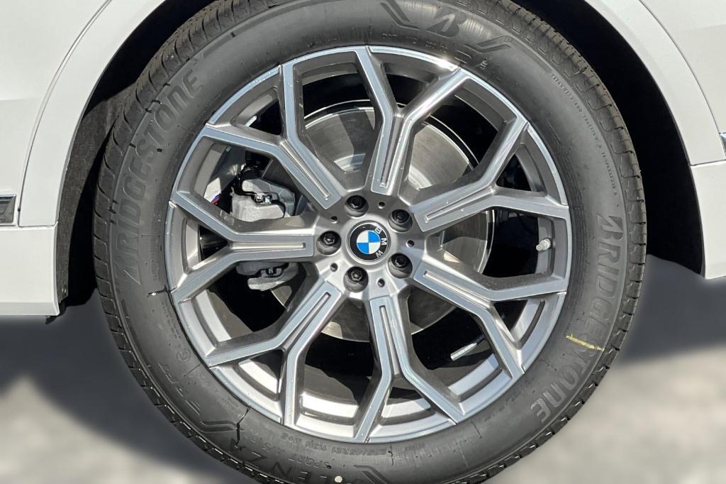 new 2026 BMW X7 car, priced at $93,540