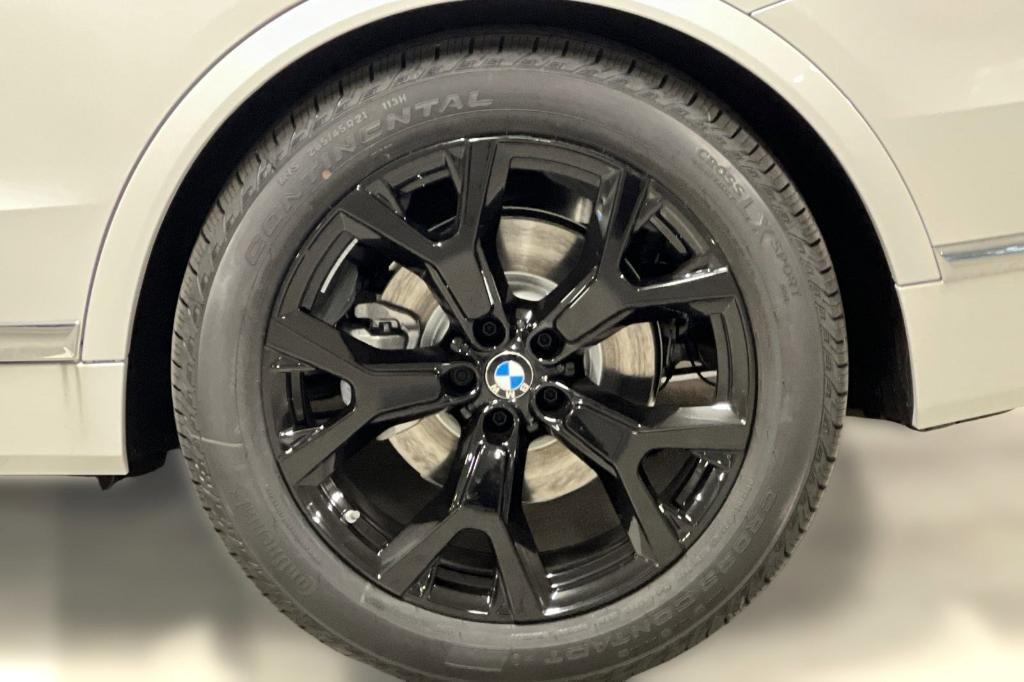 new 2026 BMW X7 car, priced at $92,490