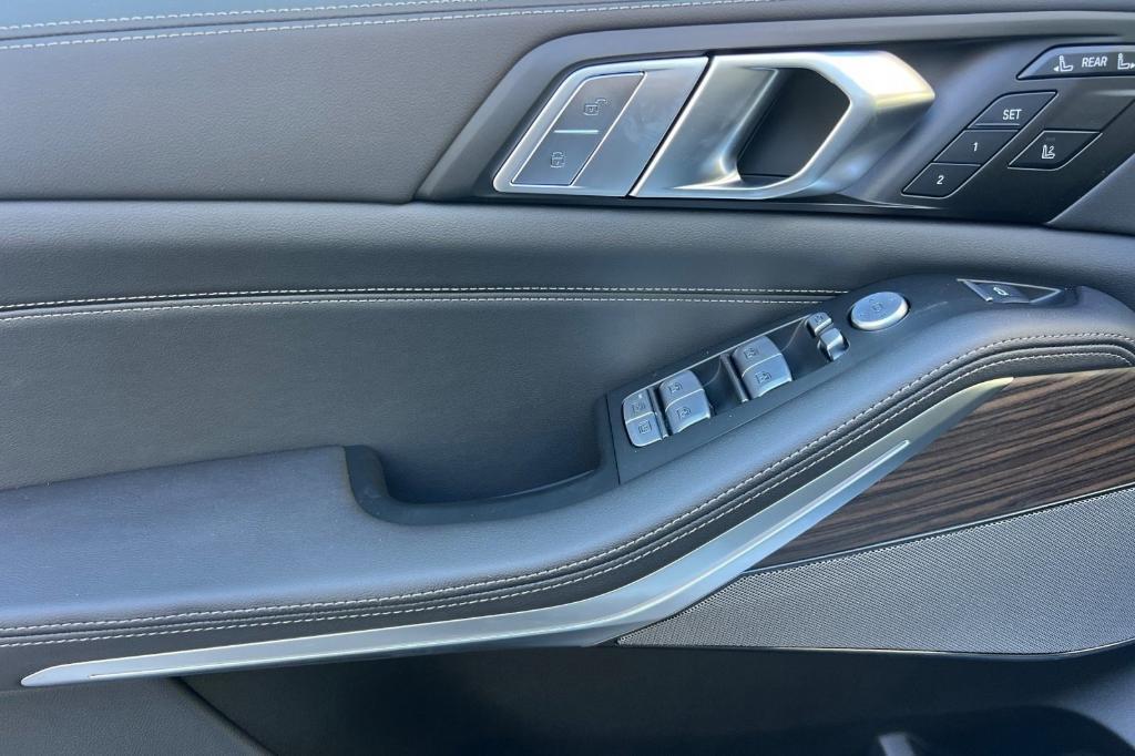 new 2026 BMW X7 car, priced at $92,490