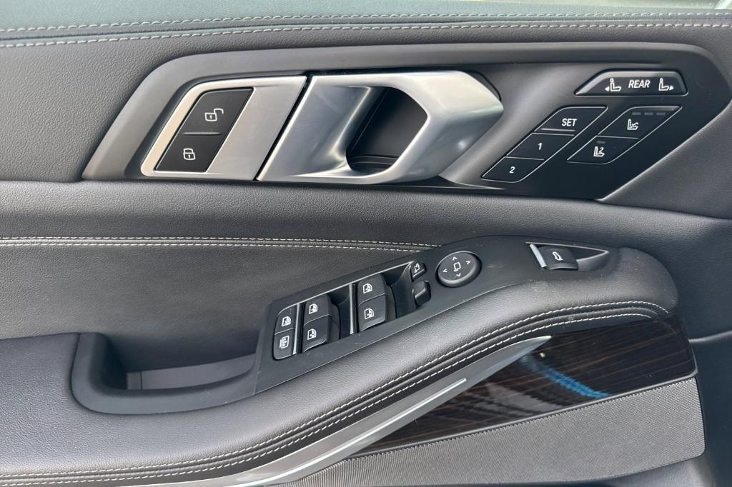 new 2026 BMW X7 car, priced at $122,820