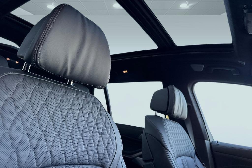 new 2026 BMW X7 car, priced at $127,310