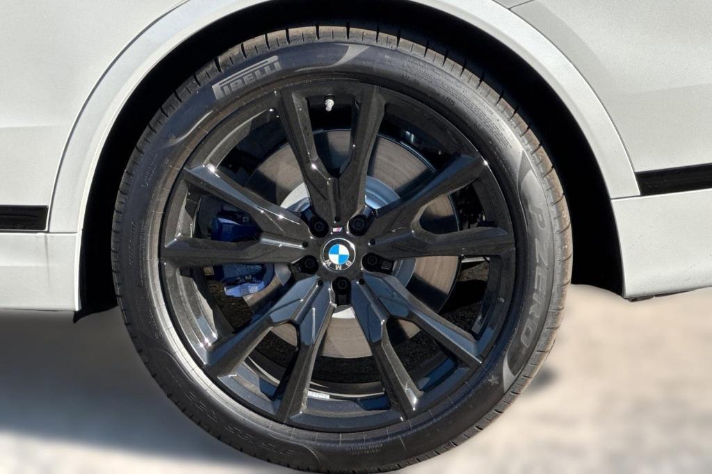 new 2026 BMW X7 car, priced at $127,310