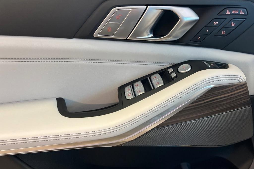 new 2026 BMW X7 car, priced at $99,140