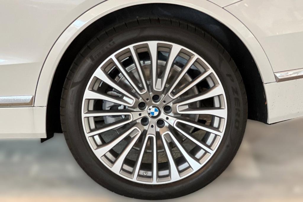 new 2026 BMW X7 car, priced at $99,140