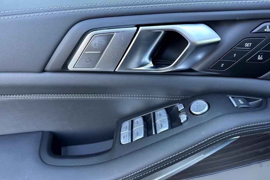 new 2026 BMW X7 car, priced at $98,140