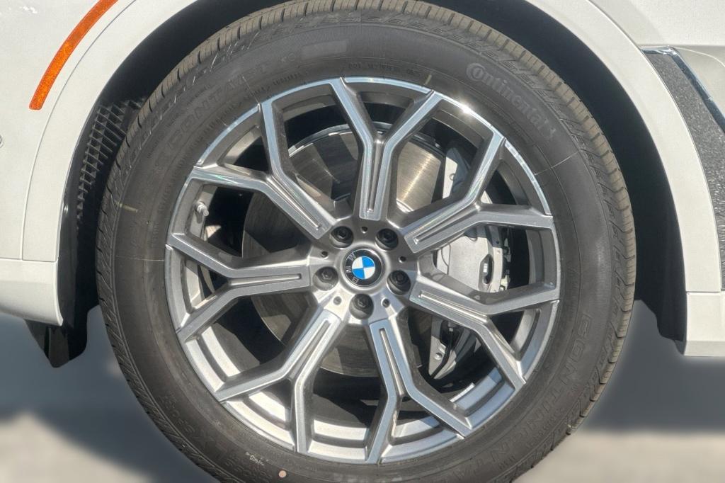 new 2026 BMW X7 car, priced at $92,540