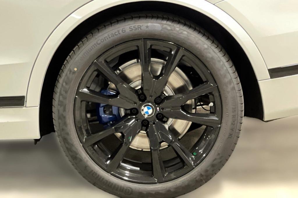 new 2026 BMW X7 car, priced at $106,710