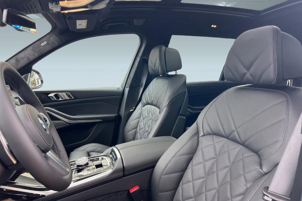 new 2026 BMW X7 car, priced at $106,710