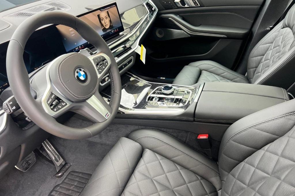 new 2026 BMW X7 car, priced at $106,710