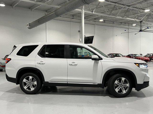 new 2025 Honda Pilot car, priced at $44,122