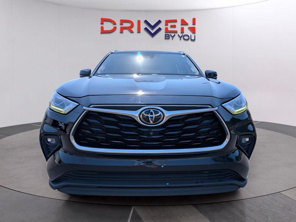 used 2021 Toyota Highlander car, priced at $30,268