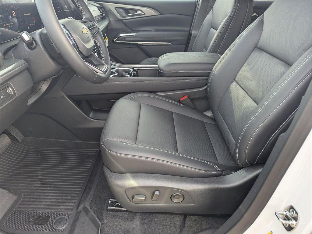 new 2026 Chevrolet Traverse car, priced at $44,223