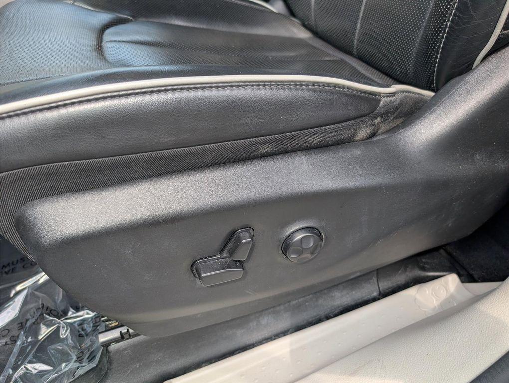 used 2023 Chrysler Pacifica car, priced at $25,323