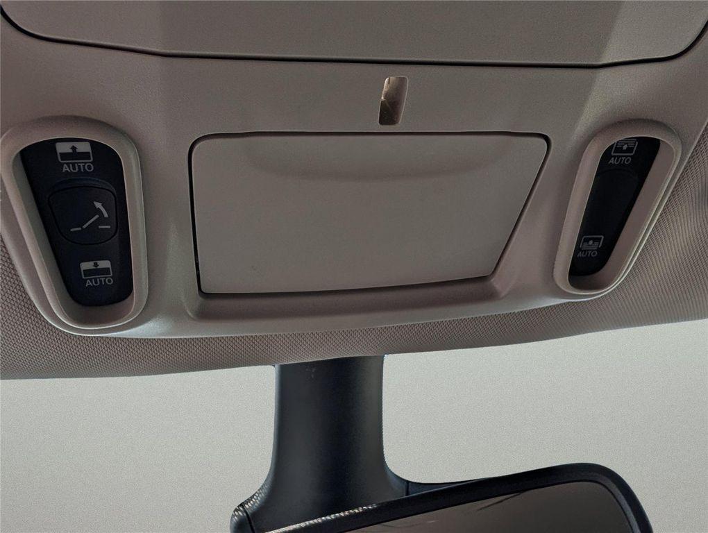 used 2023 Chrysler Pacifica car, priced at $25,323