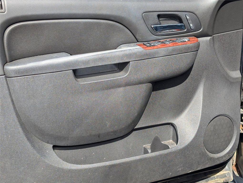 used 2013 GMC Yukon car, priced at $8,950