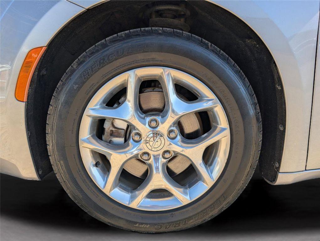 used 2018 Chrysler Pacifica car, priced at $15,575