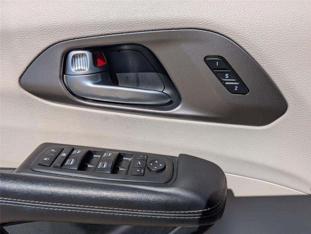 used 2018 Chrysler Pacifica car, priced at $15,575