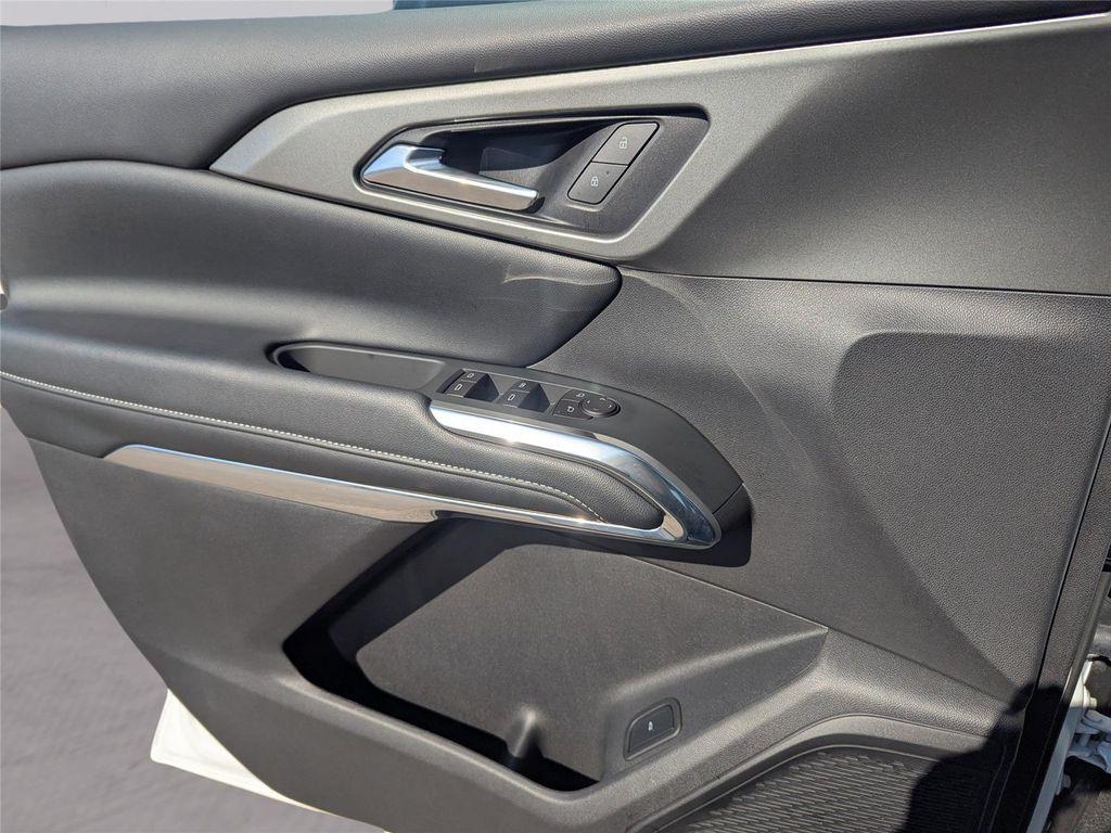 new 2026 Chevrolet Traverse car, priced at $40,153