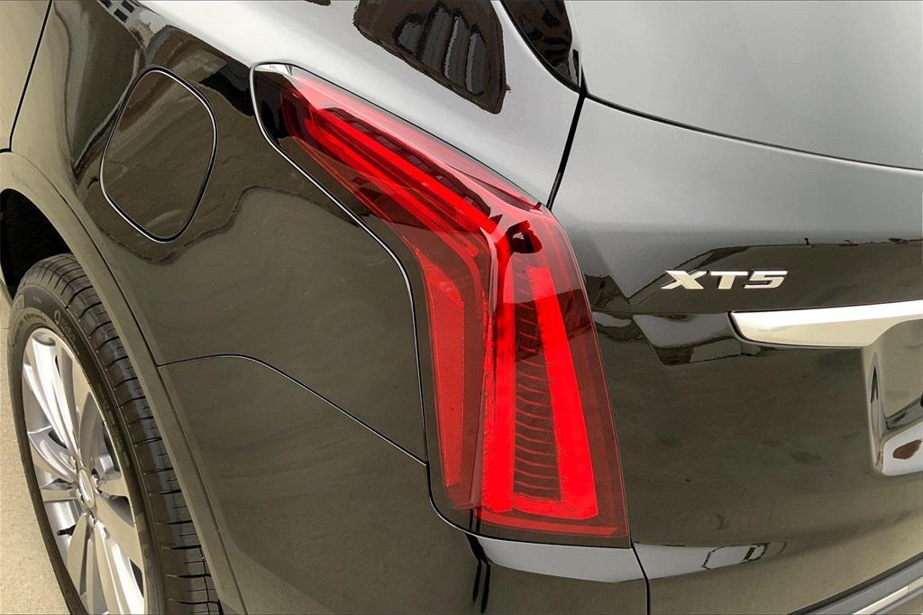 new 2025 Cadillac XT5 car, priced at $52,815
