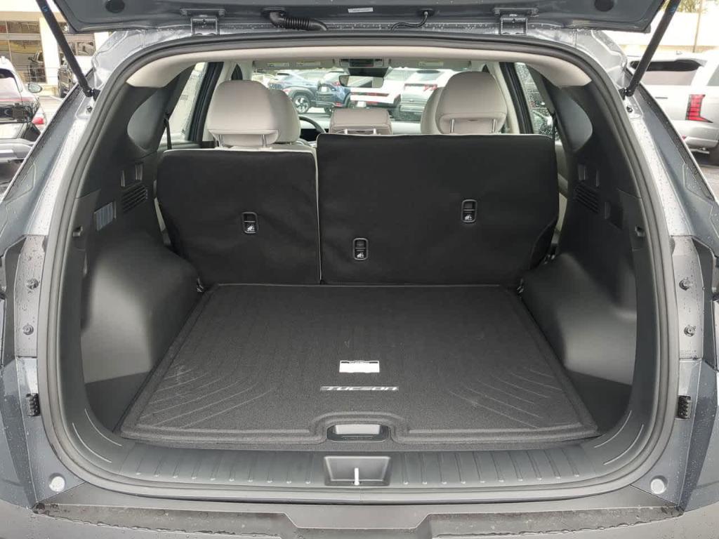 new 2026 Hyundai TUCSON Hybrid car, priced at $34,555