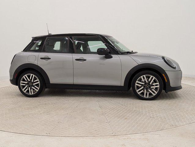used 2025 MINI Hardtop car, priced at $29,298