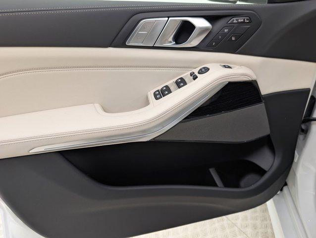 new 2026 BMW X7 car, priced at $100,055