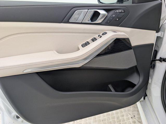 new 2026 BMW X7 car, priced at $100,910